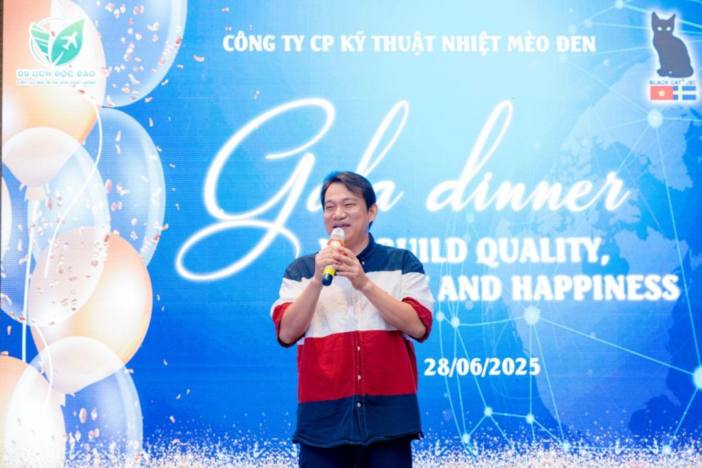 Mr. Le Xuan Man – Director of the company giving a brief speech at the Gala Dinner.
