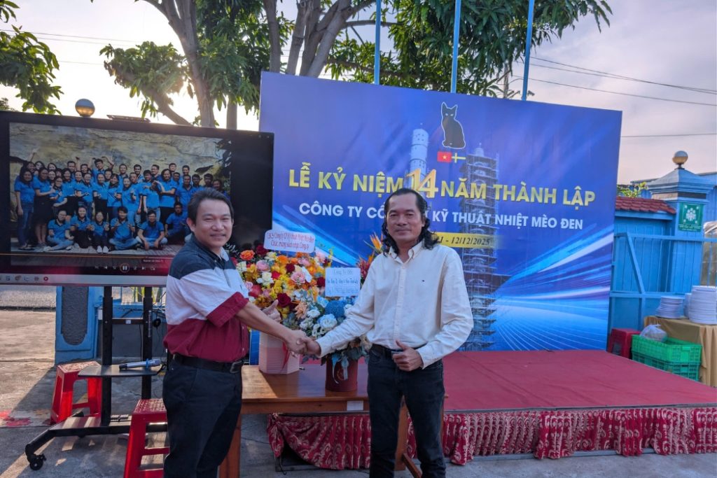 Lãnh đạo Công ty Cổ phần Kỹ thuật Nhiệt Mèo Đen tại buổi họp mặt kỷ niệm 14 năm.