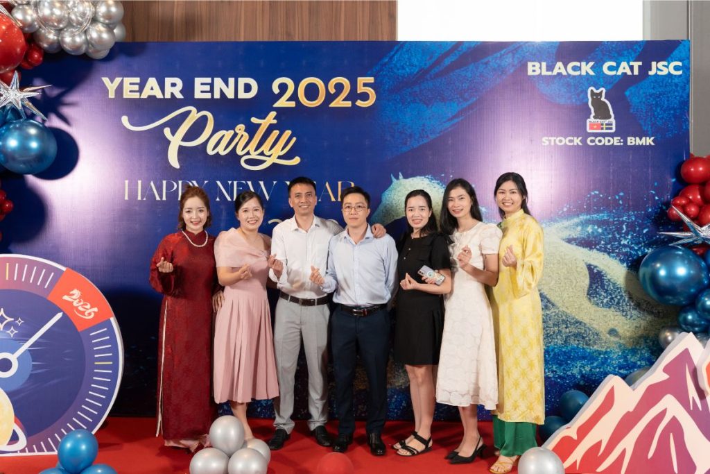 Khoảnh khắc ghi lại hình ảnh tập thể nhân sự trong không gian họp mặt cuối năm tại khách sạn Ibis Styles Vũng Tàu.