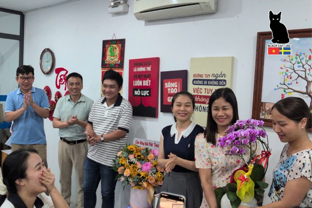 Đại gia đình Công ty Mèo Đen đã cùng nhau gửi những lời chúc tốt đẹp và tổ chức buổi sinh nhật ấm cúng dành cho các anh/chị/em nhân viên có ngày sinh trong tháng