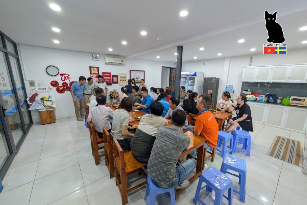Đại gia đình Công ty Mèo Đen đã cùng nhau gửi những lời chúc tốt đẹp và tổ chức buổi sinh nhật ấm cúng dành cho các anh/chị/em nhân viên có ngày sinh trong tháng